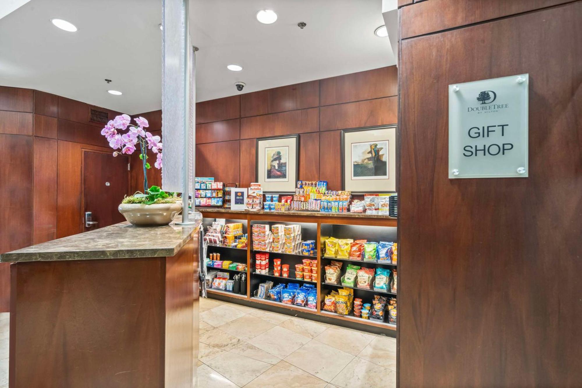 Doubletree By Hilton Charlotte Uptown Ξενοδοχείο Εξωτερικό φωτογραφία